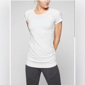 Athleta women’s finish fast tee size small